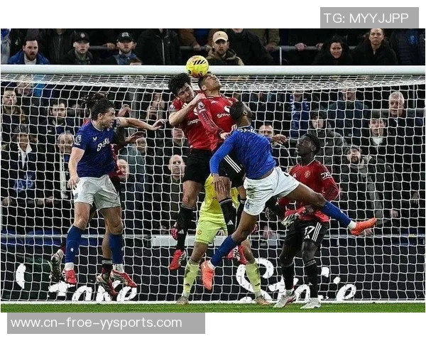 曼联0-1十人埃弗顿！客队内讧染红反获益，阿莫林战术笼统路程悲